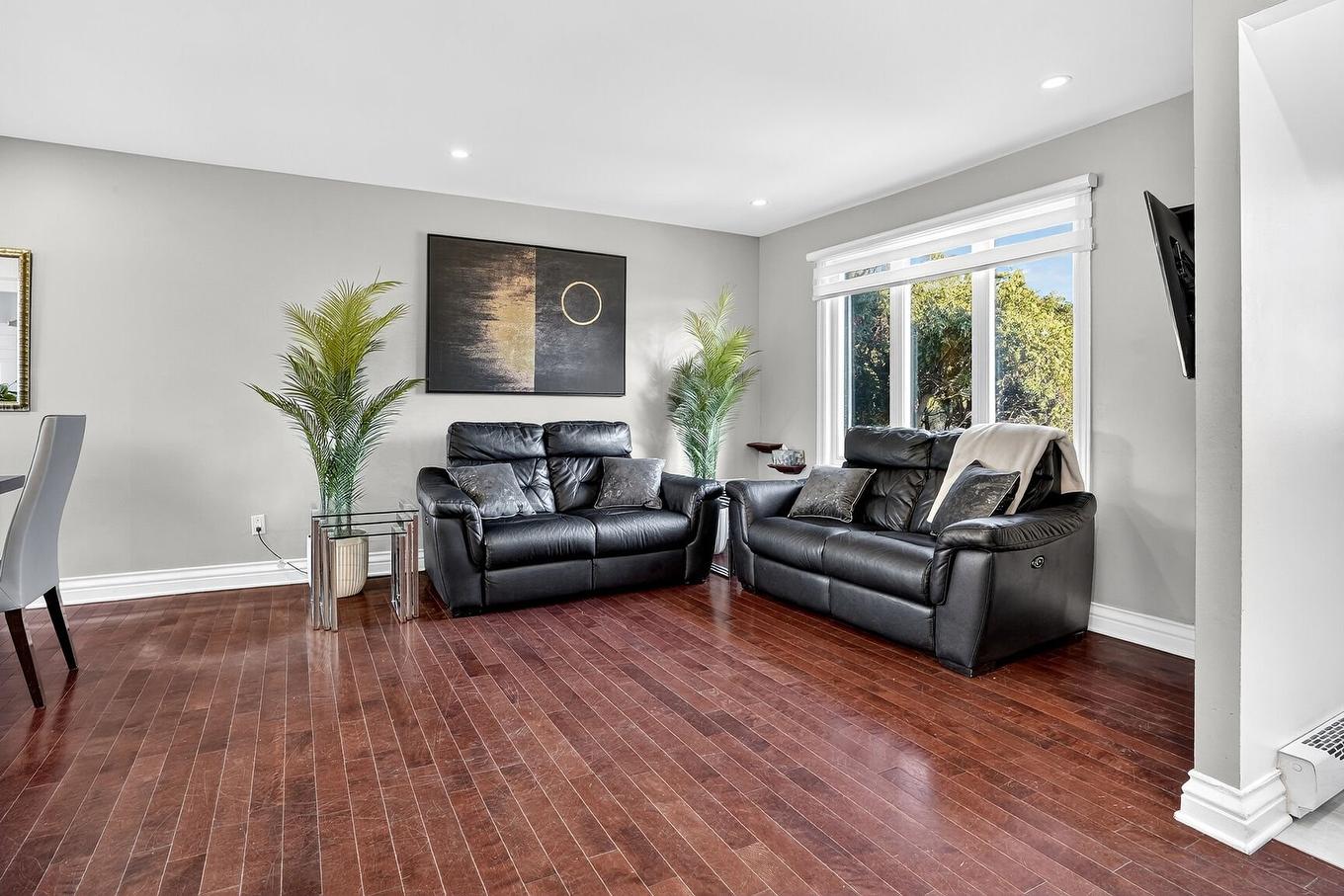 Living room - 4127 Rue Fafard, Laval (Chomedey), QC - Indoor Photo Showing Living Room