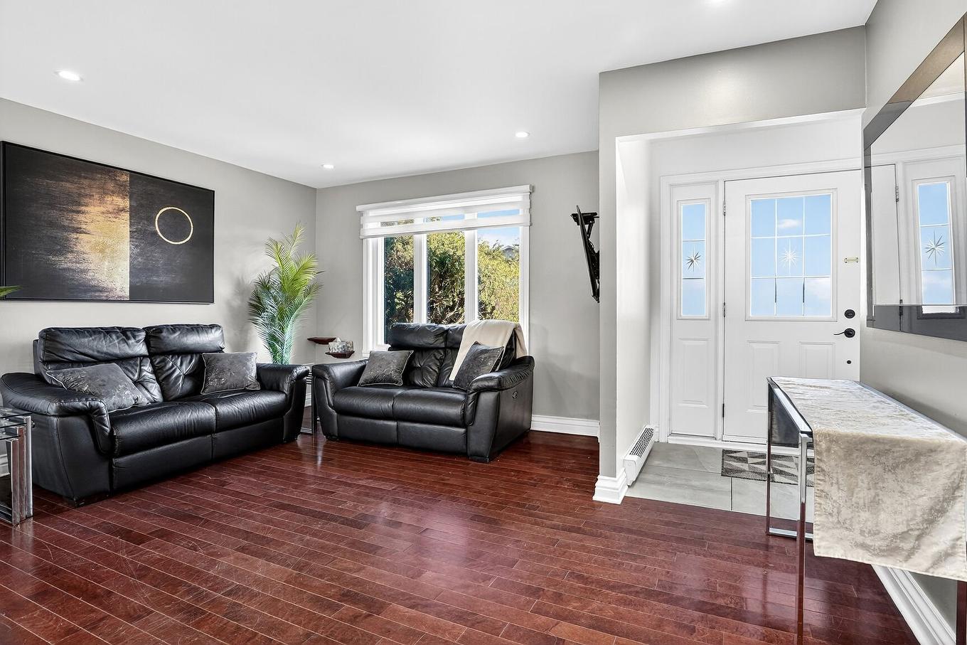 Living room - 4127 Rue Fafard, Laval (Chomedey), QC - Indoor Photo Showing Living Room