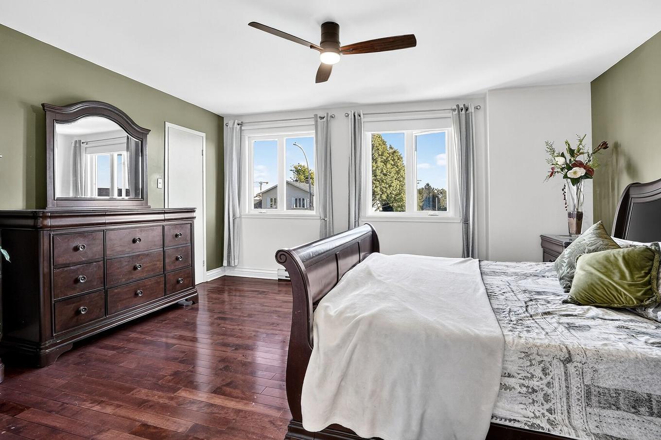 Primary bedroom - 4127 Rue Fafard, Laval (Chomedey), QC - Indoor Photo Showing Bedroom
