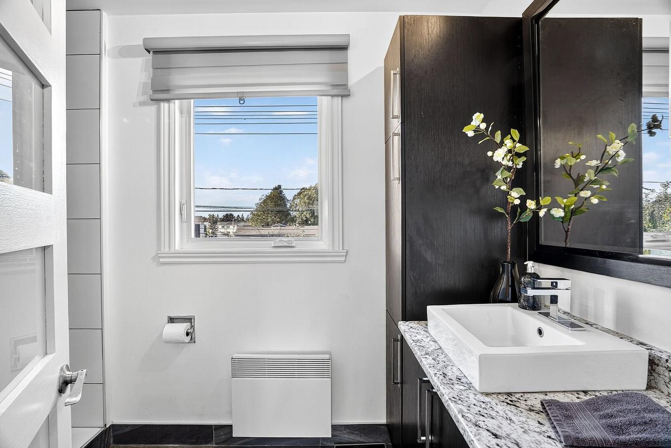 Bathroom - 4127 Rue Fafard, Laval (Chomedey), QC - Indoor Photo Showing Bathroom