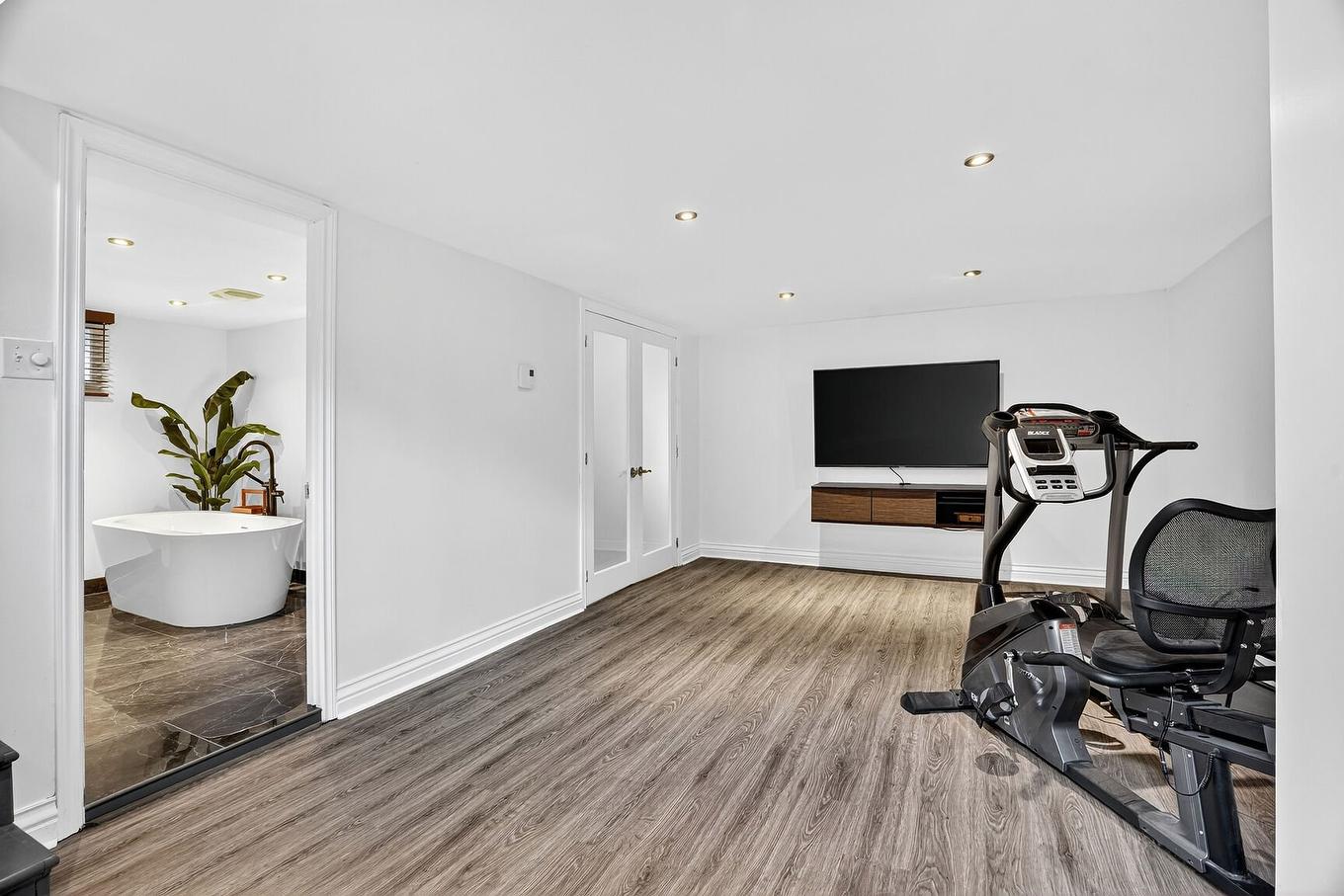 Family room - 4127 Rue Fafard, Laval (Chomedey), QC - Indoor Photo Showing Gym Room