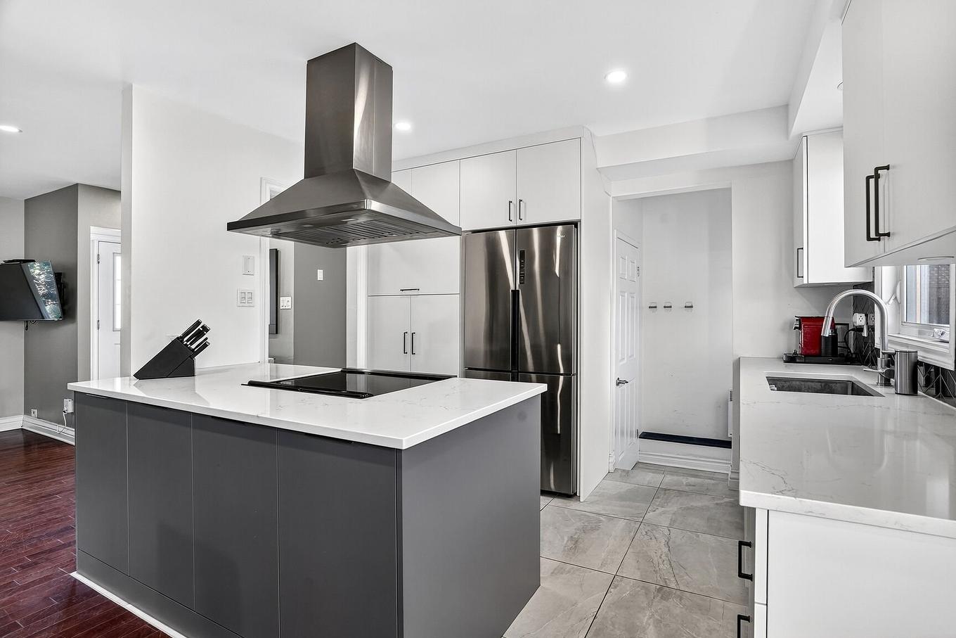 Kitchen - 4127 Rue Fafard, Laval (Chomedey), QC - Indoor Photo Showing Kitchen