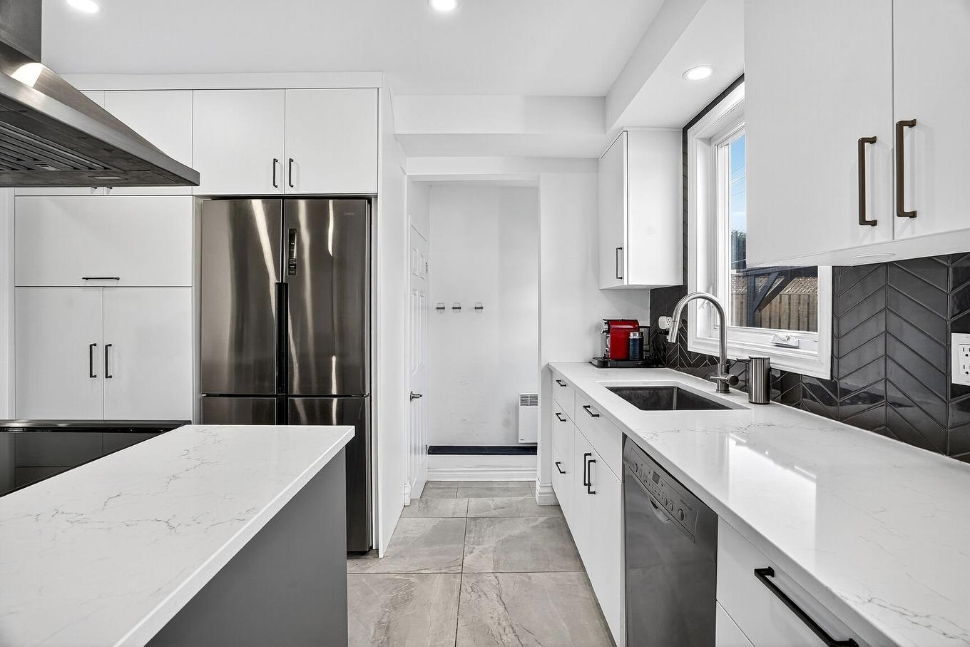 Kitchen - 4127 Rue Fafard, Laval (Chomedey), QC - Indoor Photo Showing Kitchen With Upgraded Kitchen