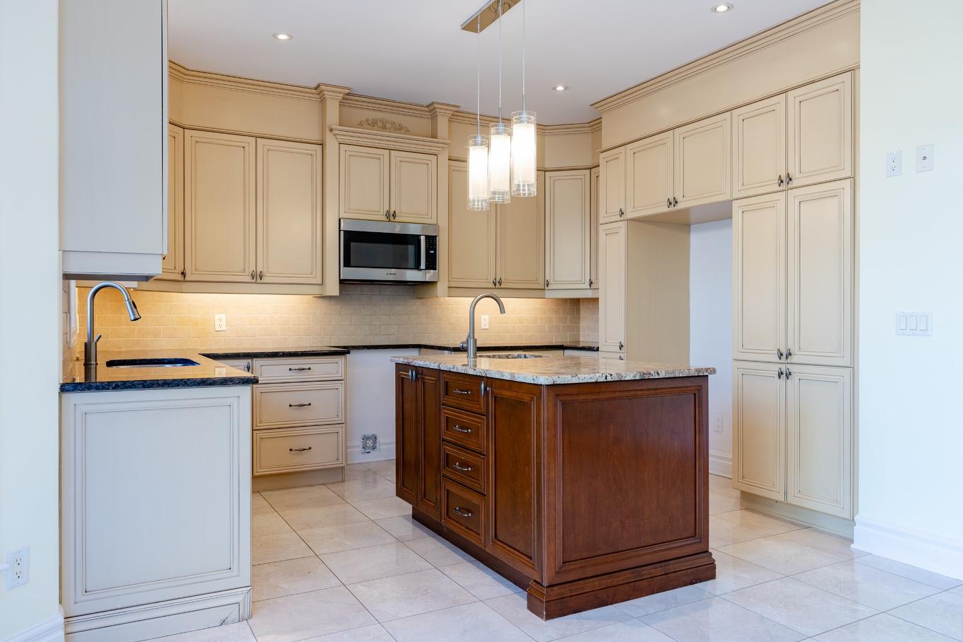 Cuisine - 4893 Rue Du Persan, Montréal (Pierrefonds-Roxboro), QC - Indoor Photo Showing Kitchen