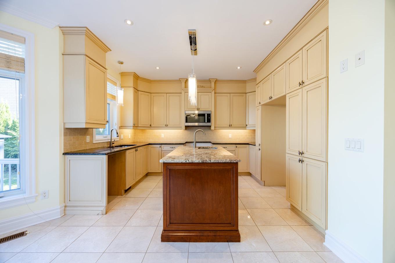 Cuisine - 4893 Rue Du Persan, Montréal (Pierrefonds-Roxboro), QC - Indoor Photo Showing Kitchen