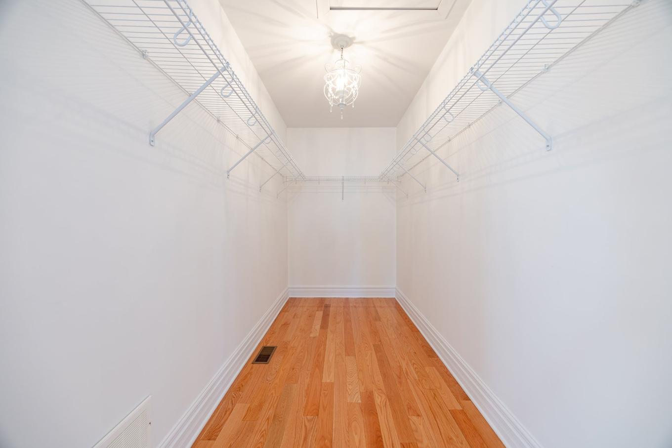 Penderie (Walk-in) - 4893 Rue Du Persan, Montréal (Pierrefonds-Roxboro), QC - Indoor