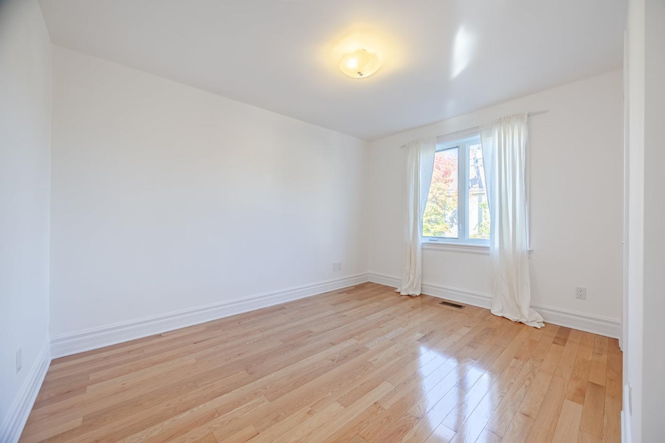 Chambre à coucher - 4893 Rue Du Persan, Montréal (Pierrefonds-Roxboro), QC - Indoor Photo Showing Other Room