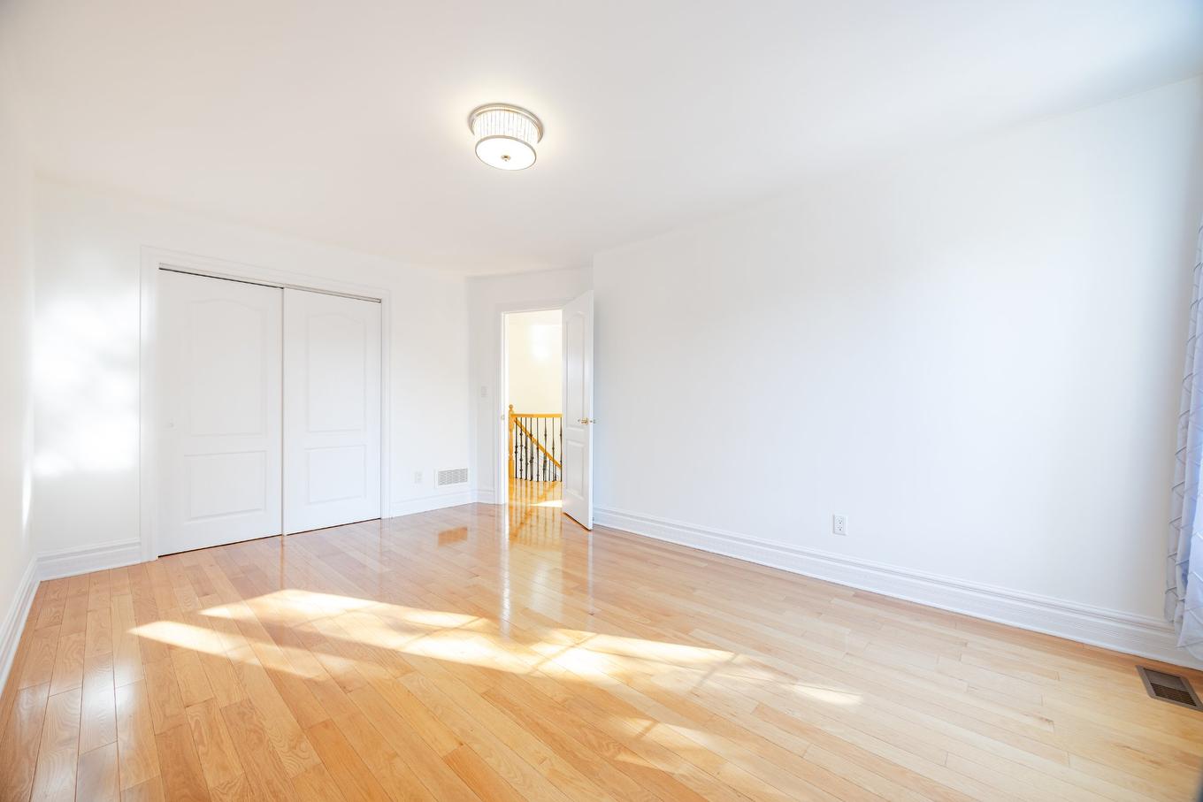 Chambre à coucher - 4893 Rue Du Persan, Montréal (Pierrefonds-Roxboro), QC - Indoor Photo Showing Other Room