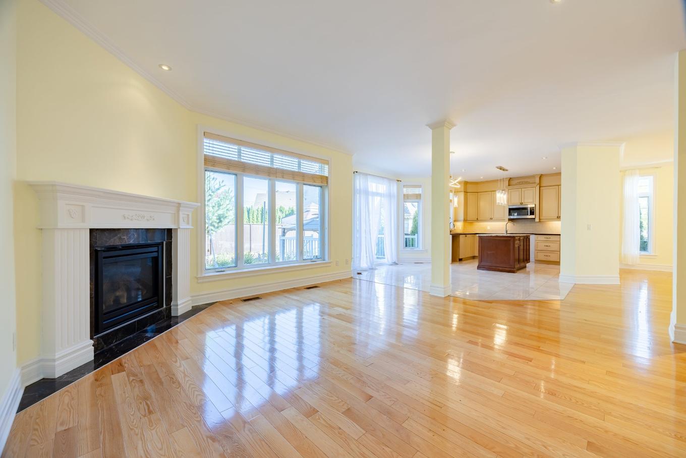 Salon - 4893 Rue Du Persan, Montréal (Pierrefonds-Roxboro), QC - Indoor Photo Showing Living Room With Fireplace