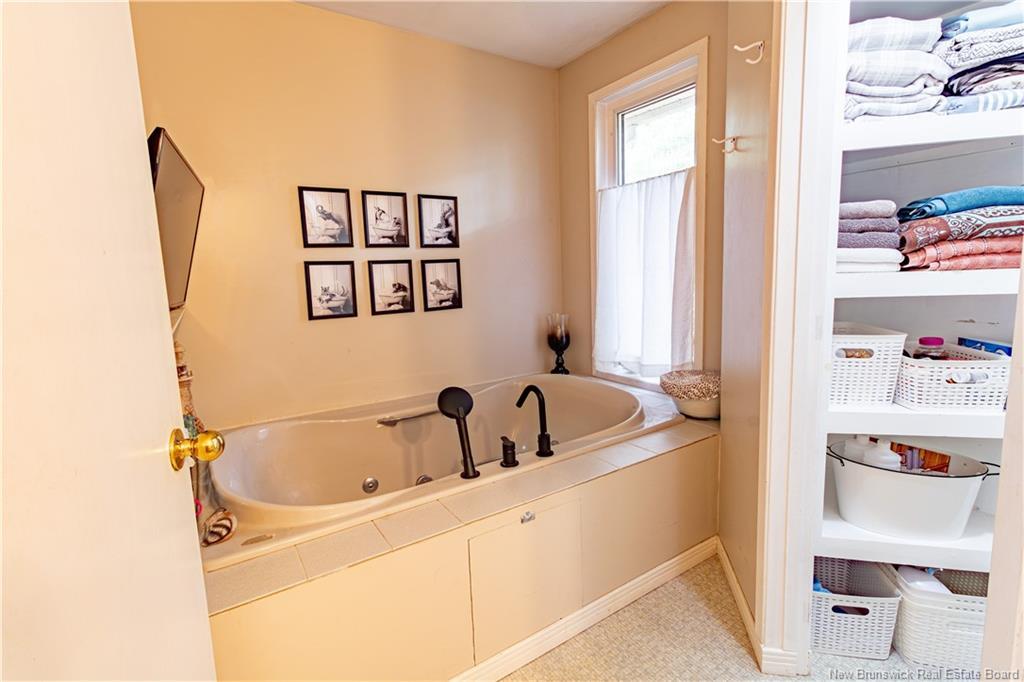 45 Tavener, Picadilly, NB