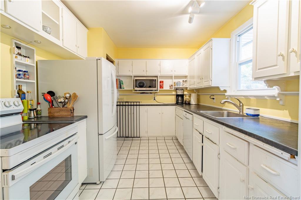 45 Tavener, Picadilly, NB