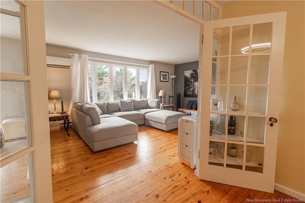 45 Tavener, Picadilly, NB