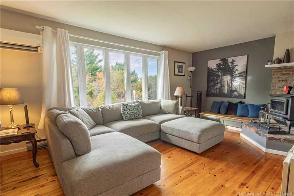 45 Tavener, Picadilly, NB