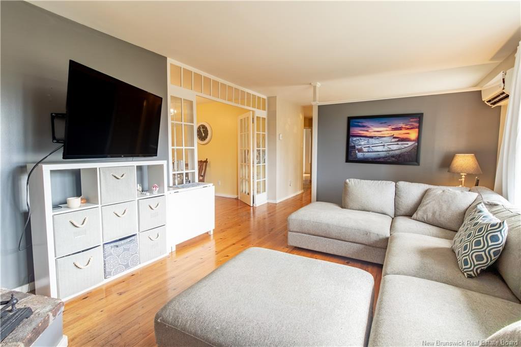 45 Tavener, Picadilly, NB