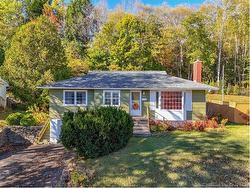 225 Woodbridge ST  Fredericton, NB E3B 4R4