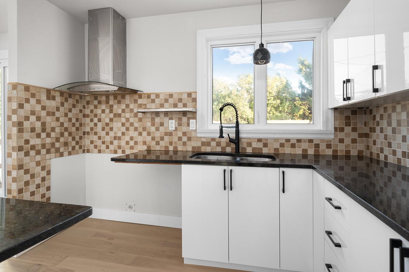 Kitchen - 366 Rue Bourget, Vaudreuil-Dorion, QC - Indoor Photo Showing Kitchen