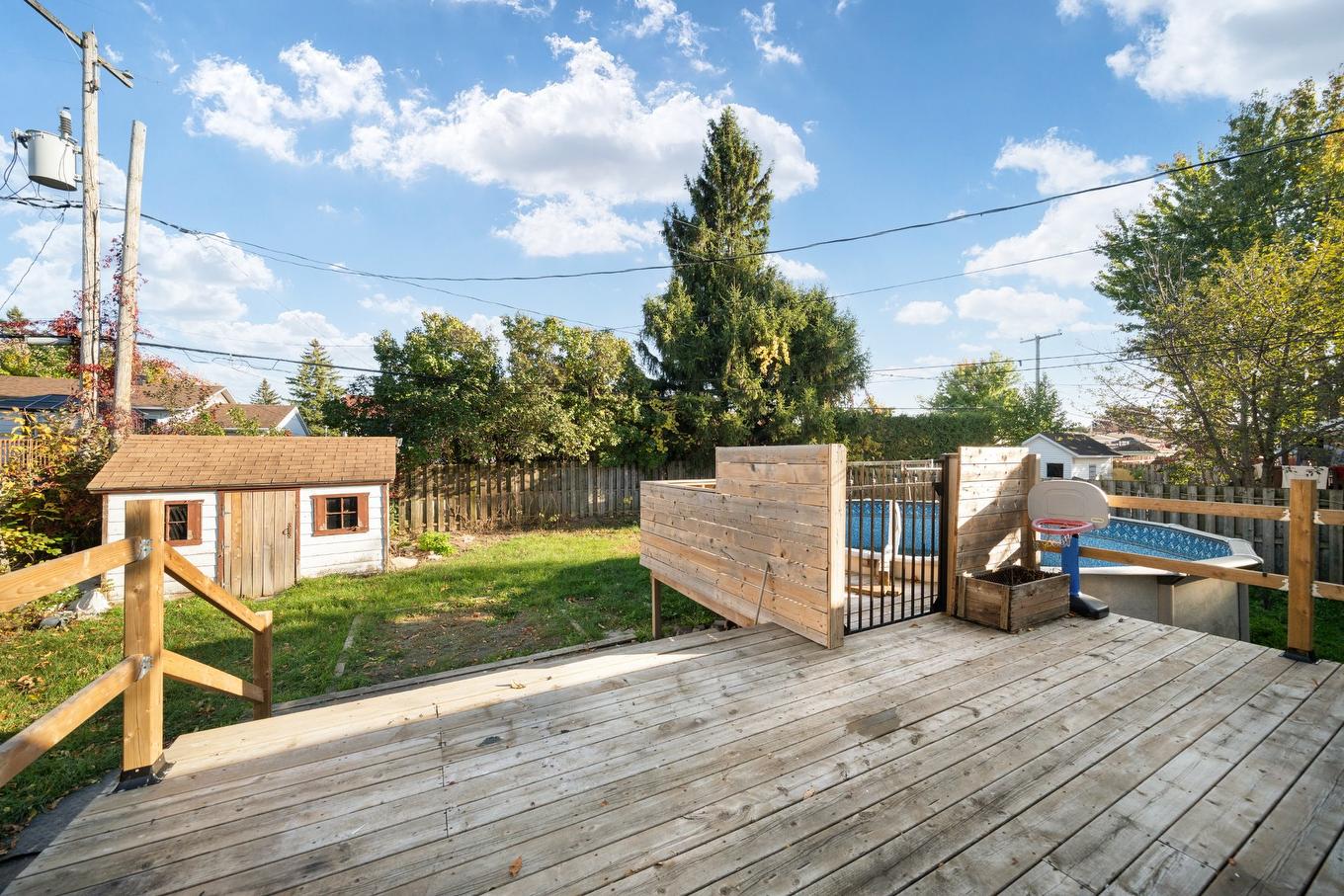 Backyard - 366 Rue Bourget, Vaudreuil-Dorion, QC - Outdoor With Above Ground Pool