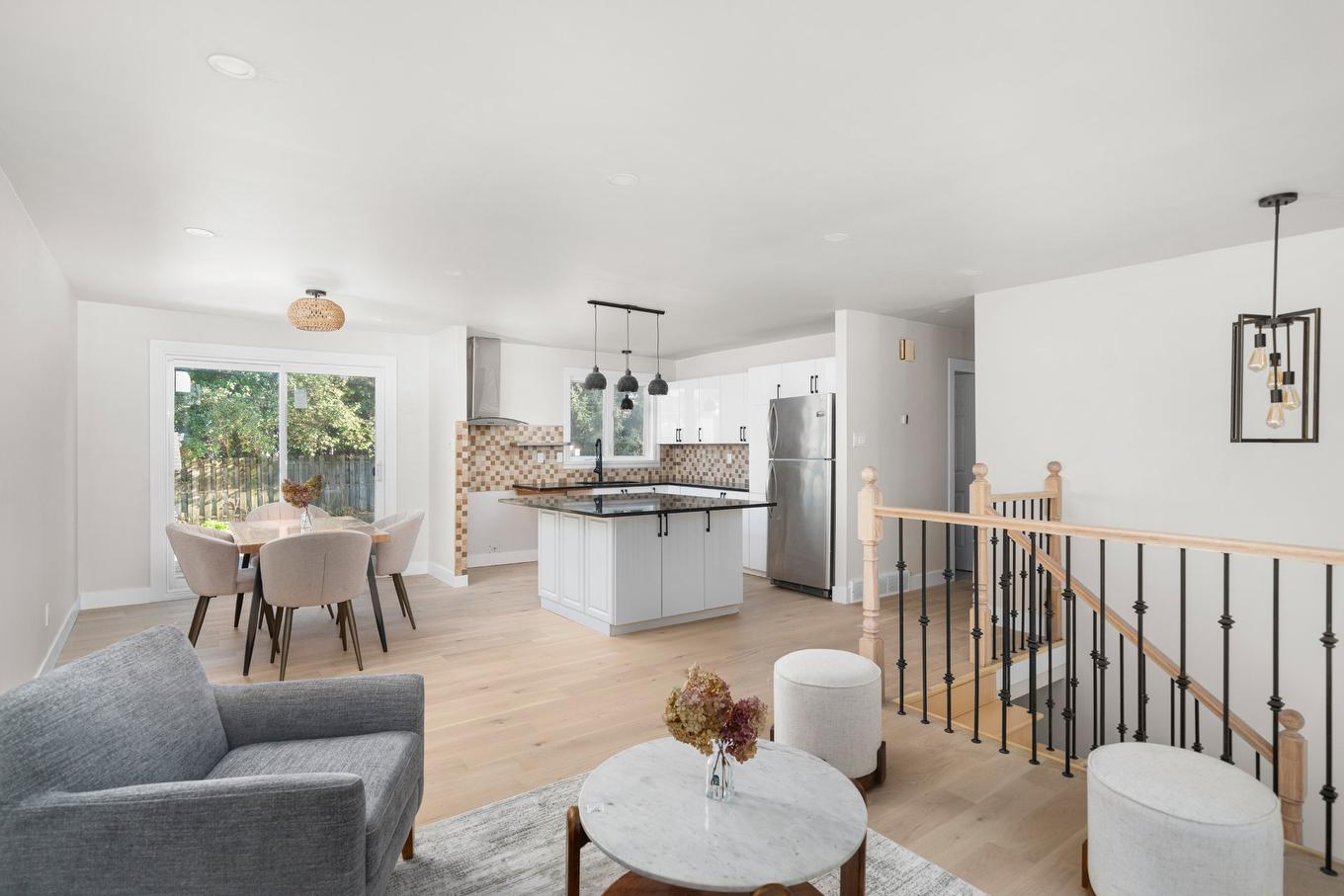 Living room - 366 Rue Bourget, Vaudreuil-Dorion, QC - Indoor Photo Showing Living Room