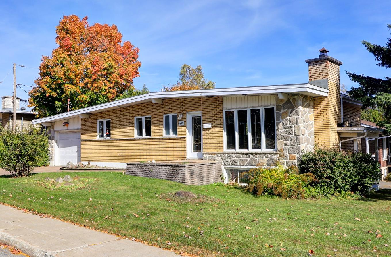 Frontage - 451 Boul. Bourassa, Saint-Jérôme, QC - Outdoor