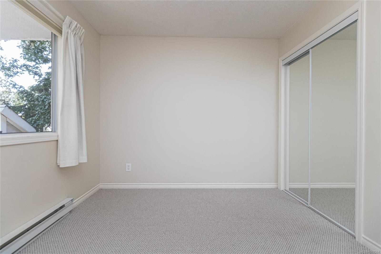 999 Admirals Rd, Esquimalt, BC - Indoor Photo Showing Other Room