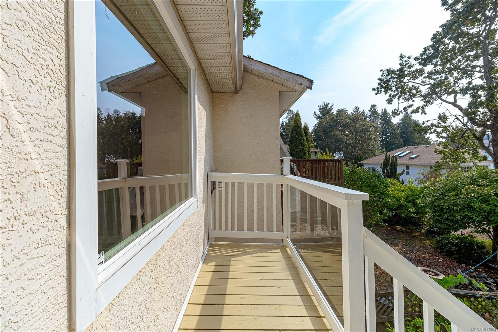 999 Admirals Rd, Esquimalt, BC - Outdoor With Exterior