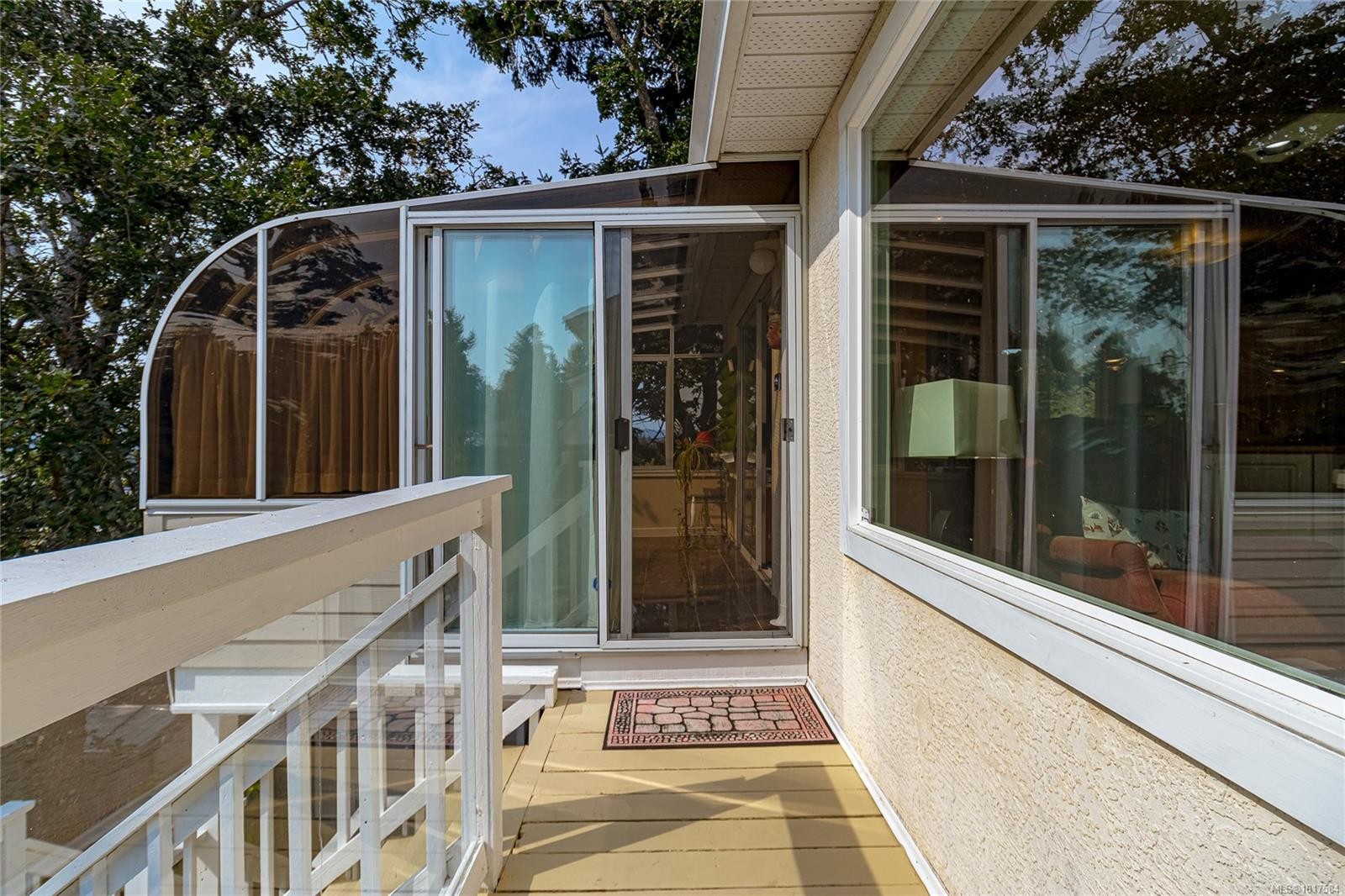 999 Admirals Rd, Esquimalt, BC - Outdoor