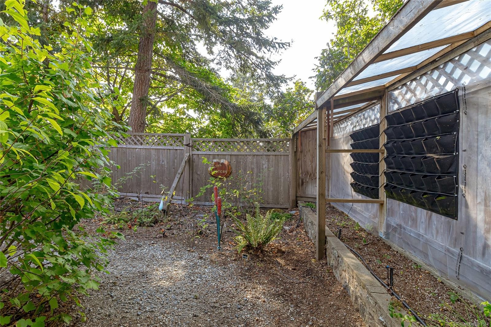 999 Admirals Rd, Esquimalt, BC - Outdoor
