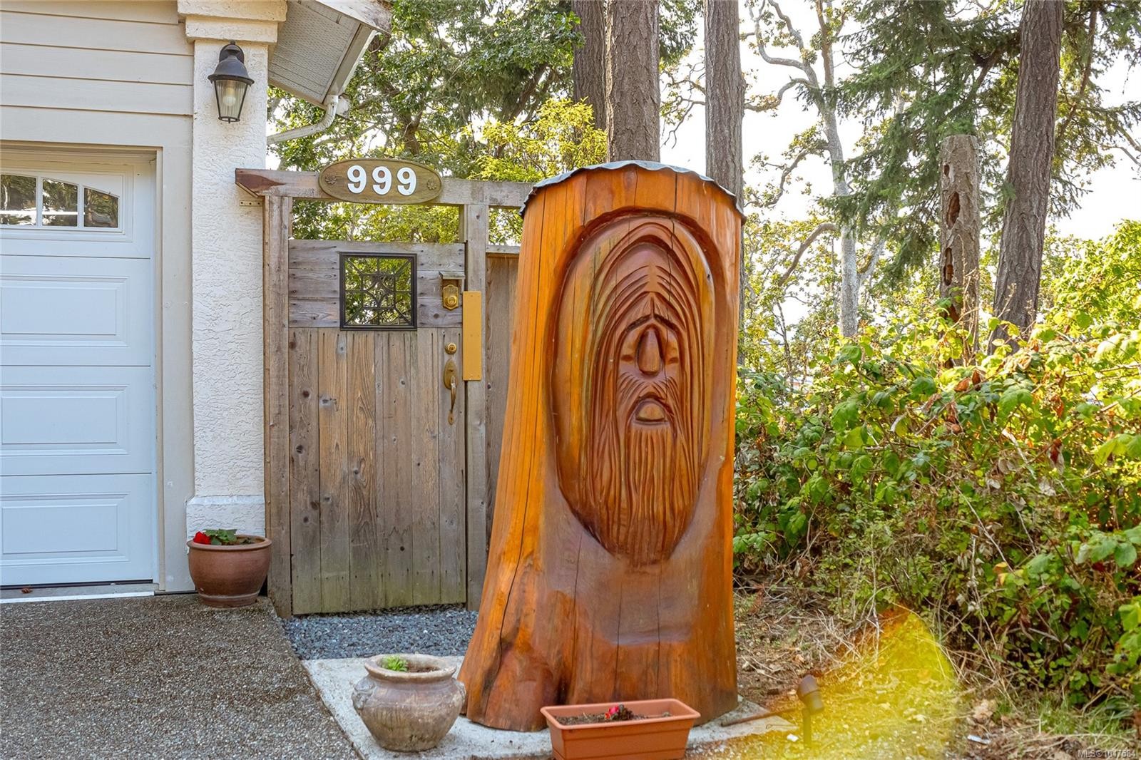 999 Admirals Rd, Esquimalt, BC - Outdoor