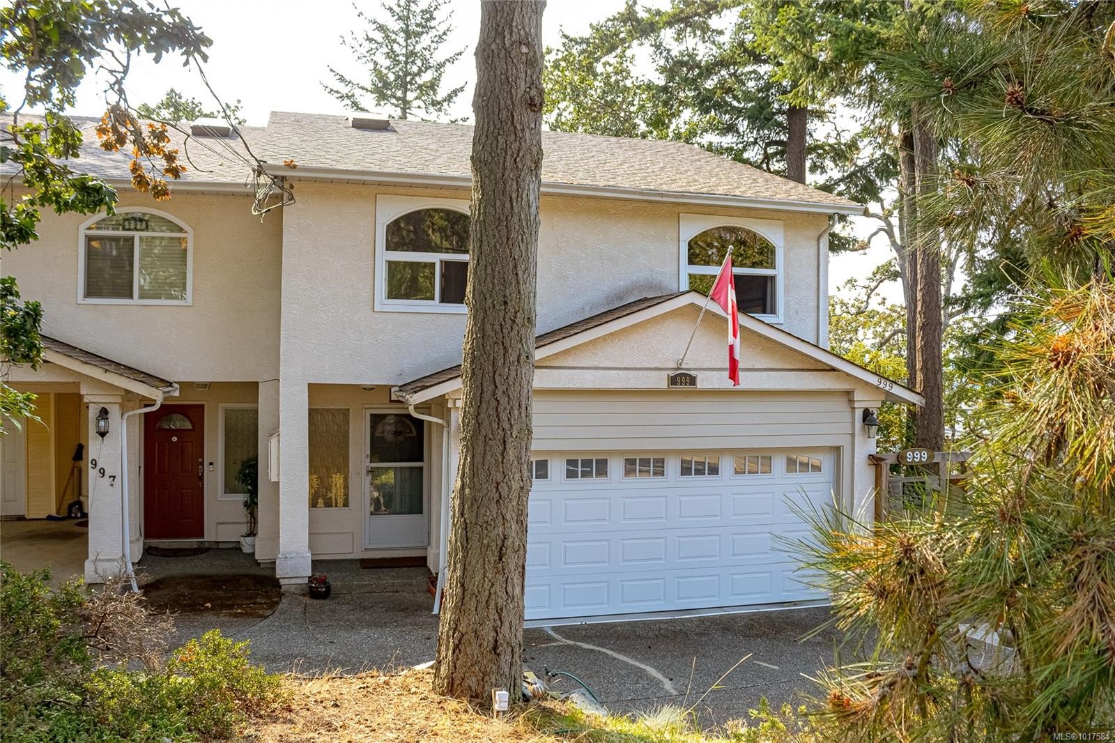 999 Admirals Rd, Esquimalt, BC - Outdoor