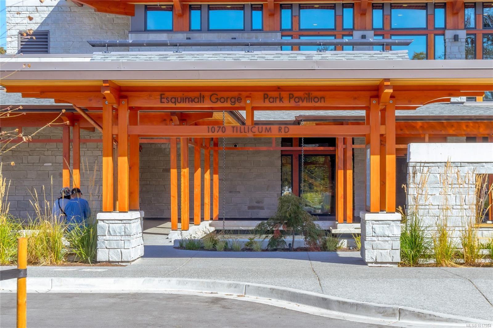 999 Admirals Rd, Esquimalt, BC - Outdoor