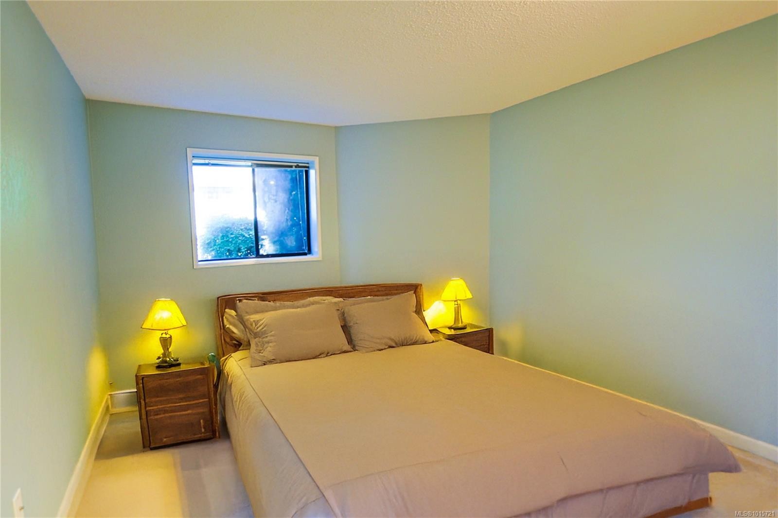 208-69 Gorge Rd West, Saanich, BC - Indoor Photo Showing Bedroom