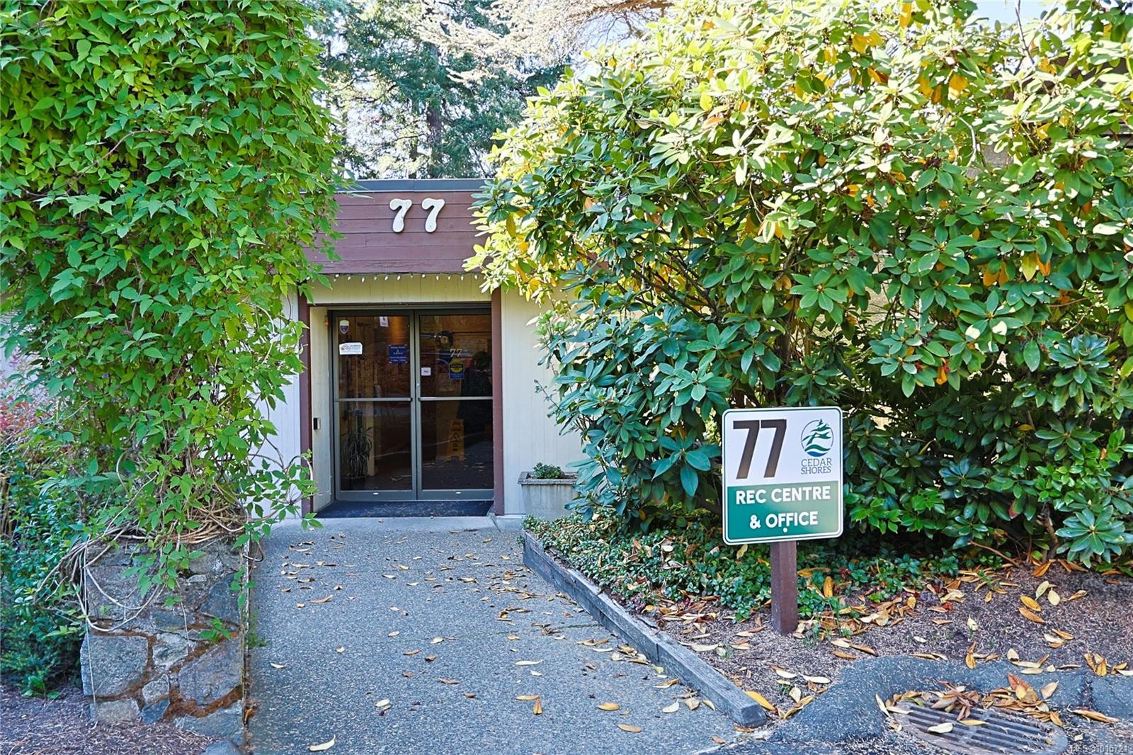 208-69 Gorge Rd West, Saanich, BC - Outdoor