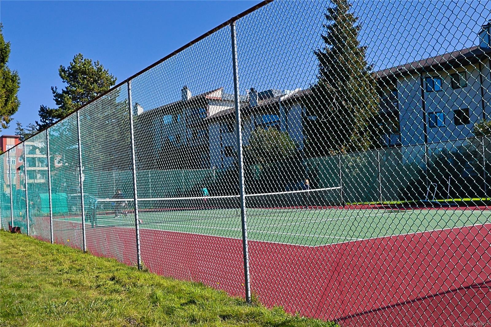 208-69 Gorge Rd West, Saanich, BC - Outdoor