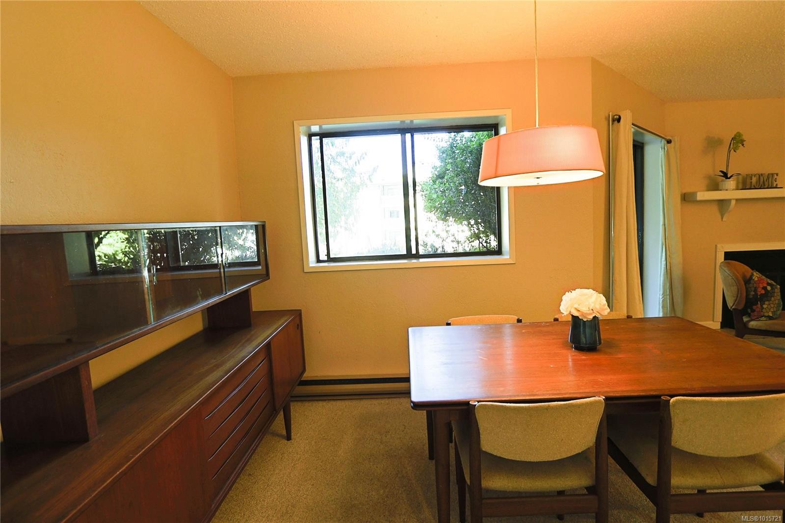 208-69 Gorge Rd West, Saanich, BC - Indoor Photo Showing Dining Room