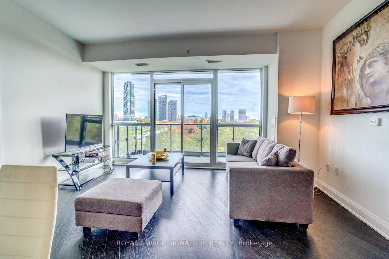 504-160 Vanderhoof Avenue, Toronto, ON - Indoor Photo Showing Living Room