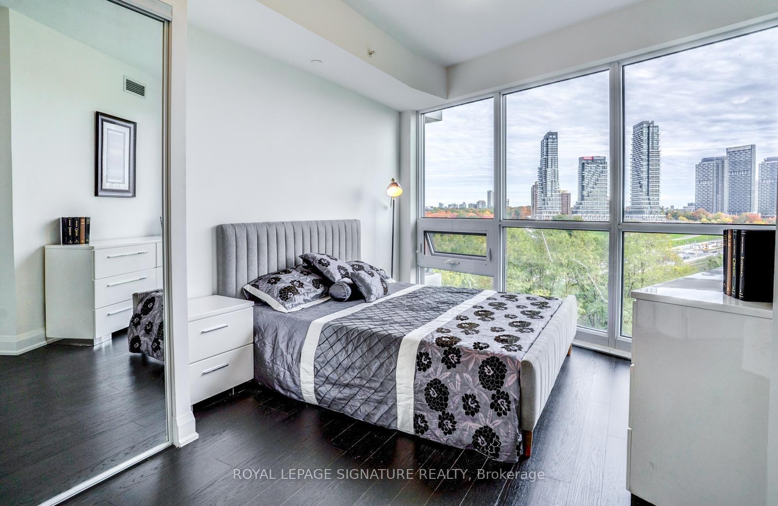 504-160 Vanderhoof Avenue, Toronto, ON - Indoor Photo Showing Bedroom