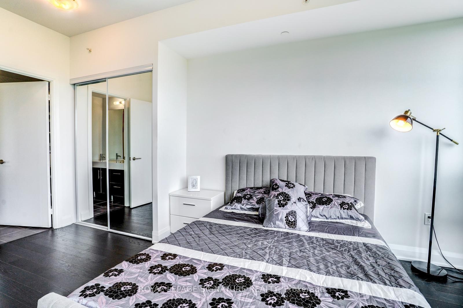 504-160 Vanderhoof Avenue, Toronto, ON - Indoor Photo Showing Bedroom