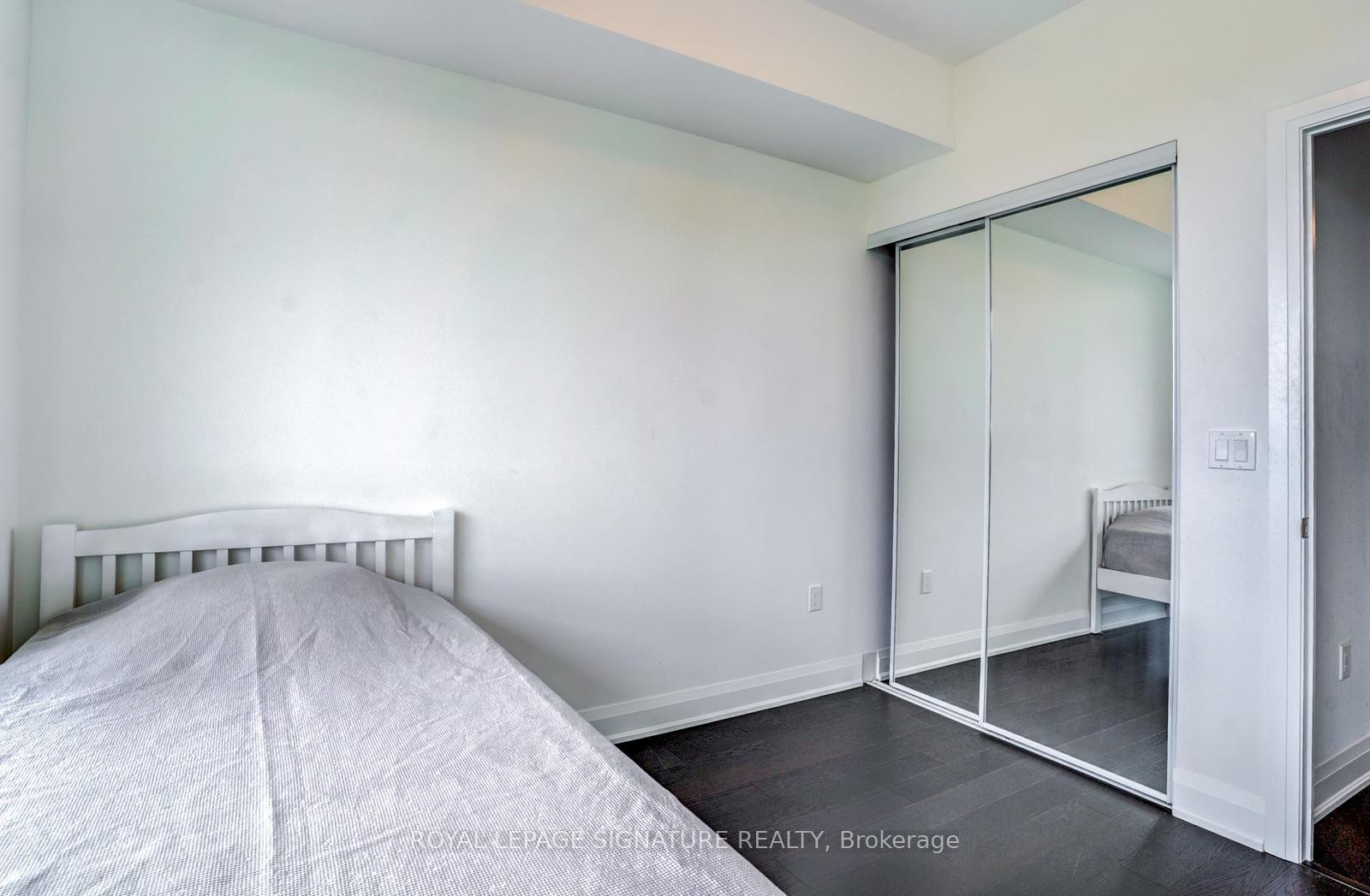 504-160 Vanderhoof Avenue, Toronto, ON - Indoor Photo Showing Bedroom