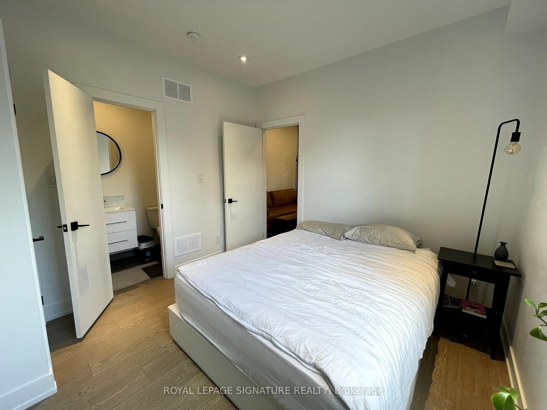 Back-17 Claremont Street, Toronto, ON