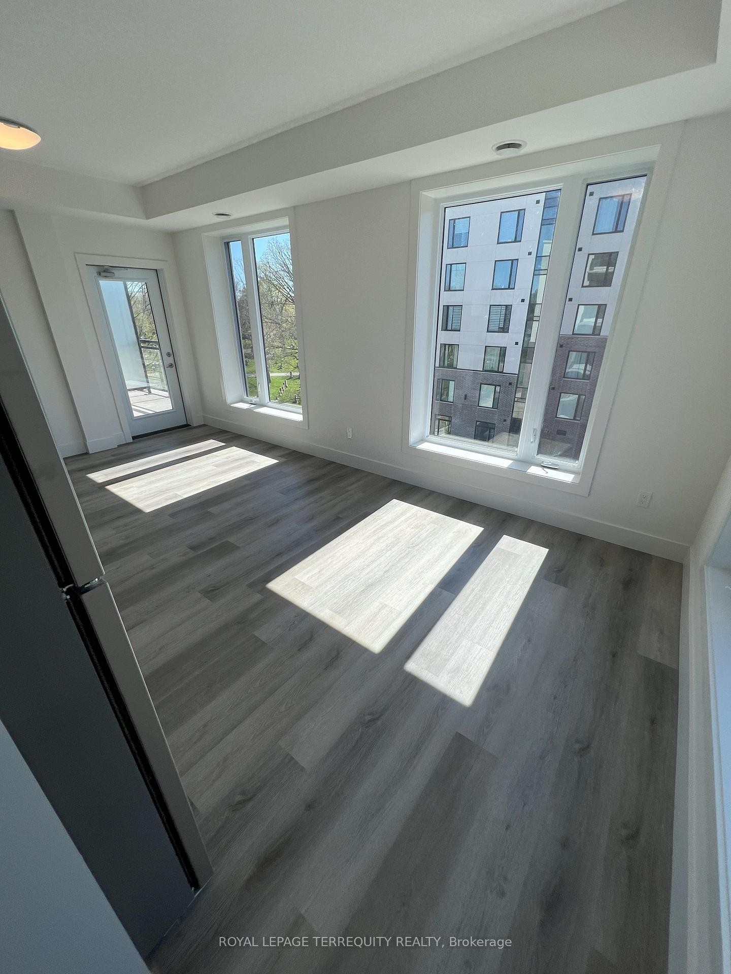 416-107 Roger Street, Waterloo, ON - Indoor