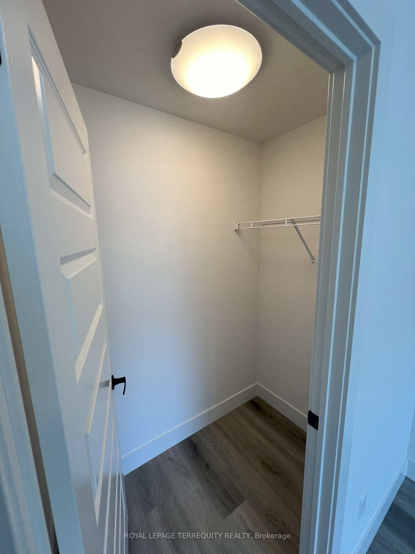 416-107 Roger Street, Waterloo, ON - Indoor