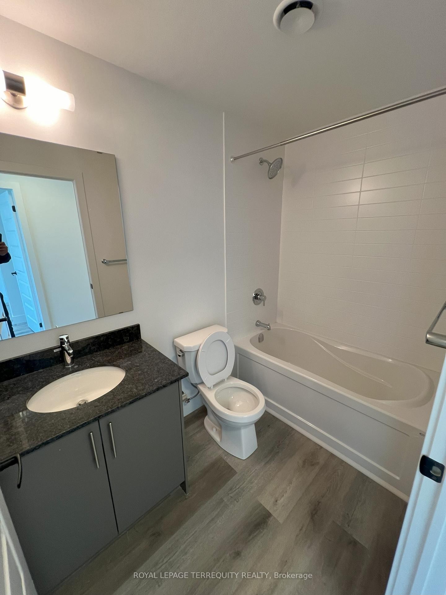 416-107 Roger Street, Waterloo, ON - Indoor Photo Showing Bathroom