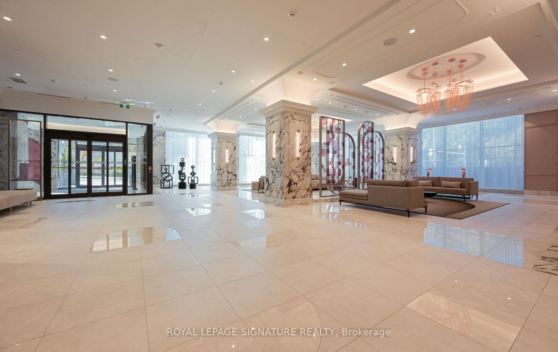 105-10 Inn On The Park Drive, Toronto, ON - Indoor Photo Showing Other Room