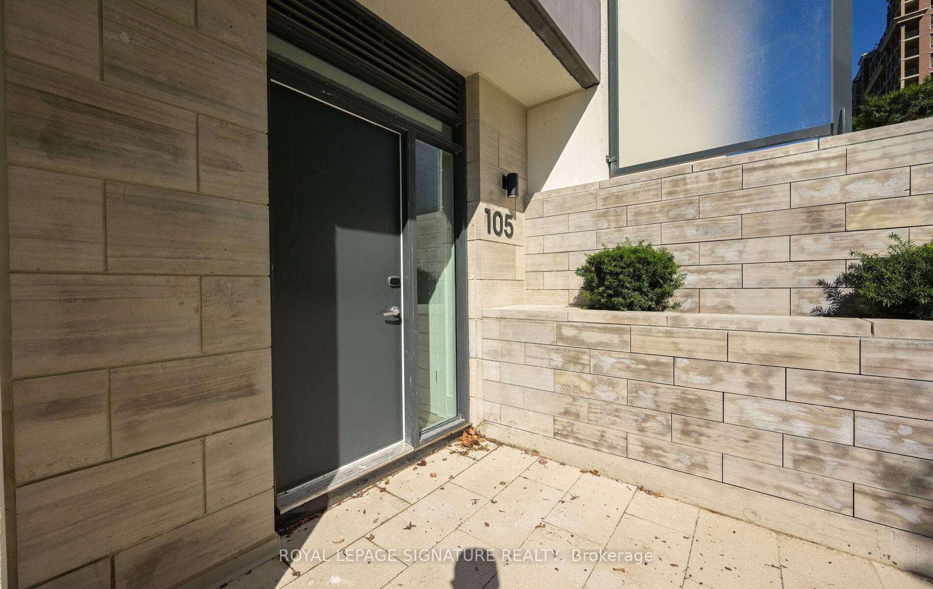 105-10 Inn On The Park Drive, Toronto, ON - With Exterior