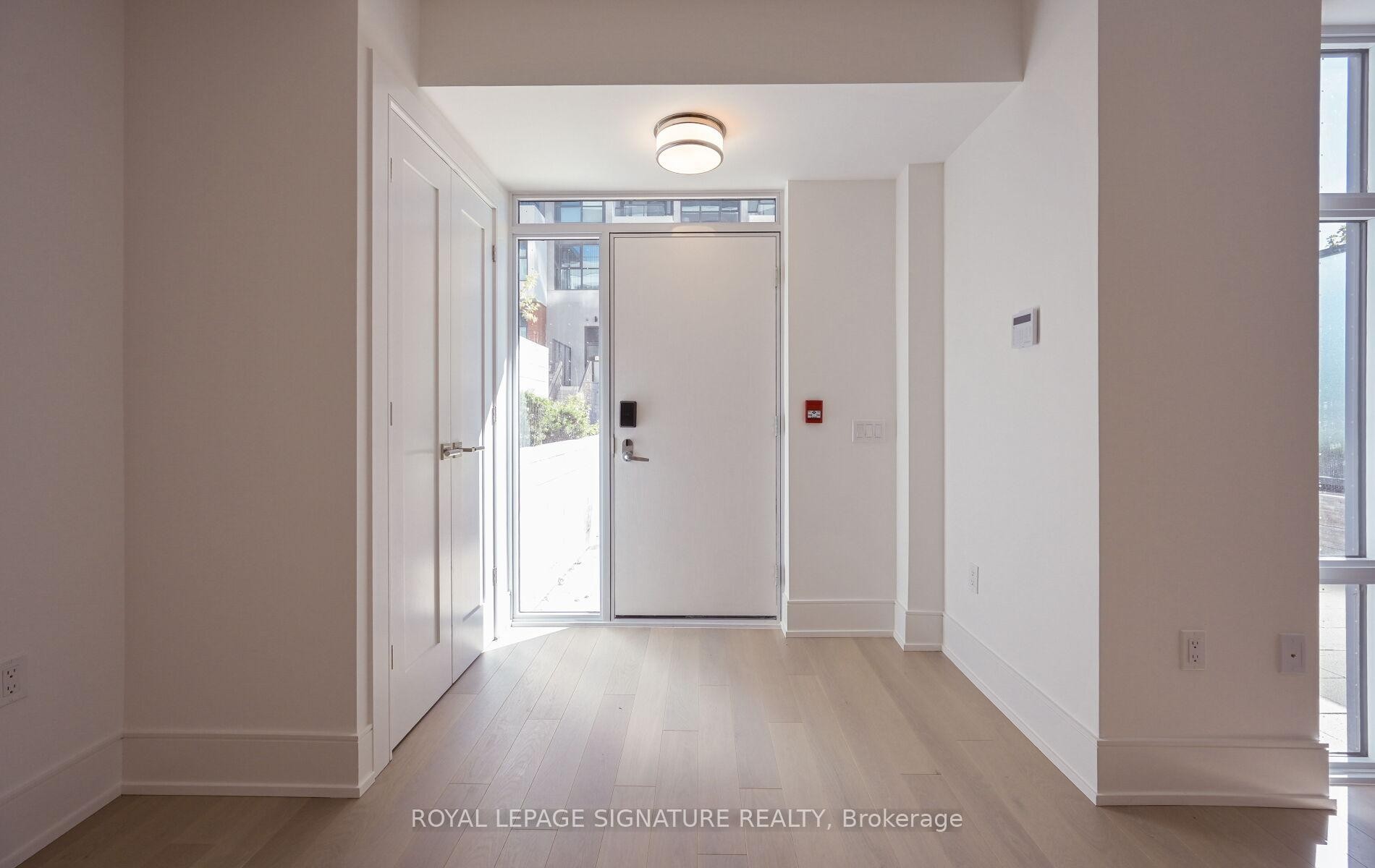 105-10 Inn On The Park Drive, Toronto, ON - Indoor Photo Showing Other Room