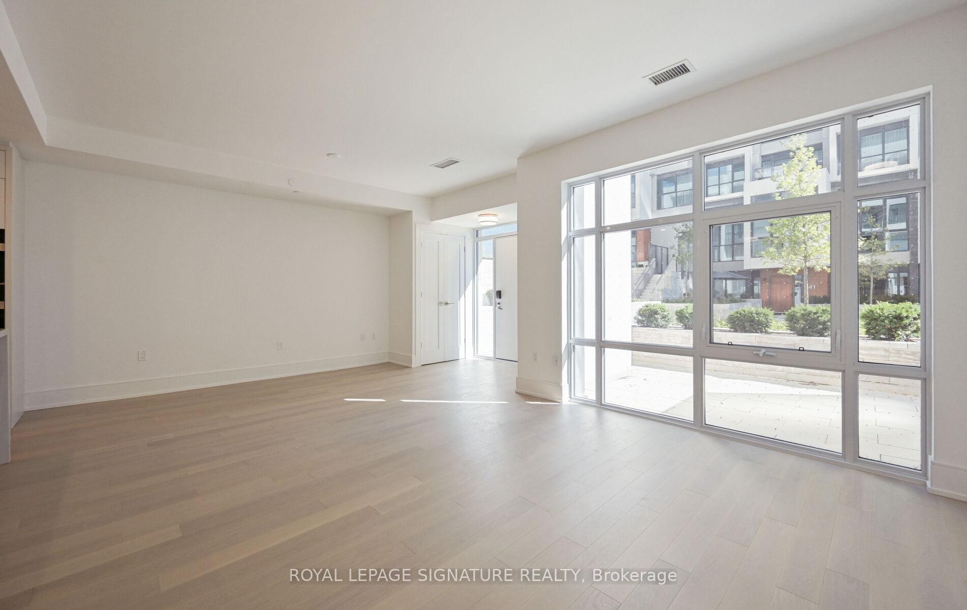 105-10 Inn On The Park Drive, Toronto, ON - Indoor Photo Showing Other Room