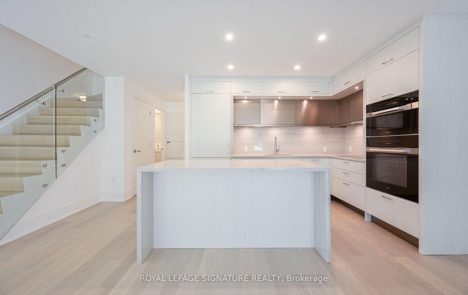 105-10 Inn On The Park Drive, Toronto, ON - Indoor Photo Showing Kitchen