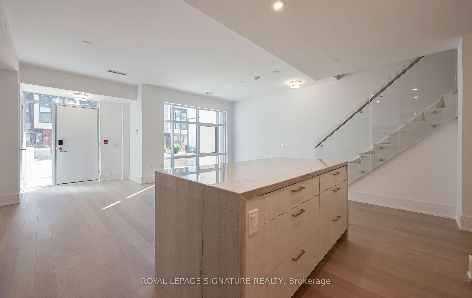 105-10 Inn On The Park Drive, Toronto, ON - Indoor Photo Showing Other Room