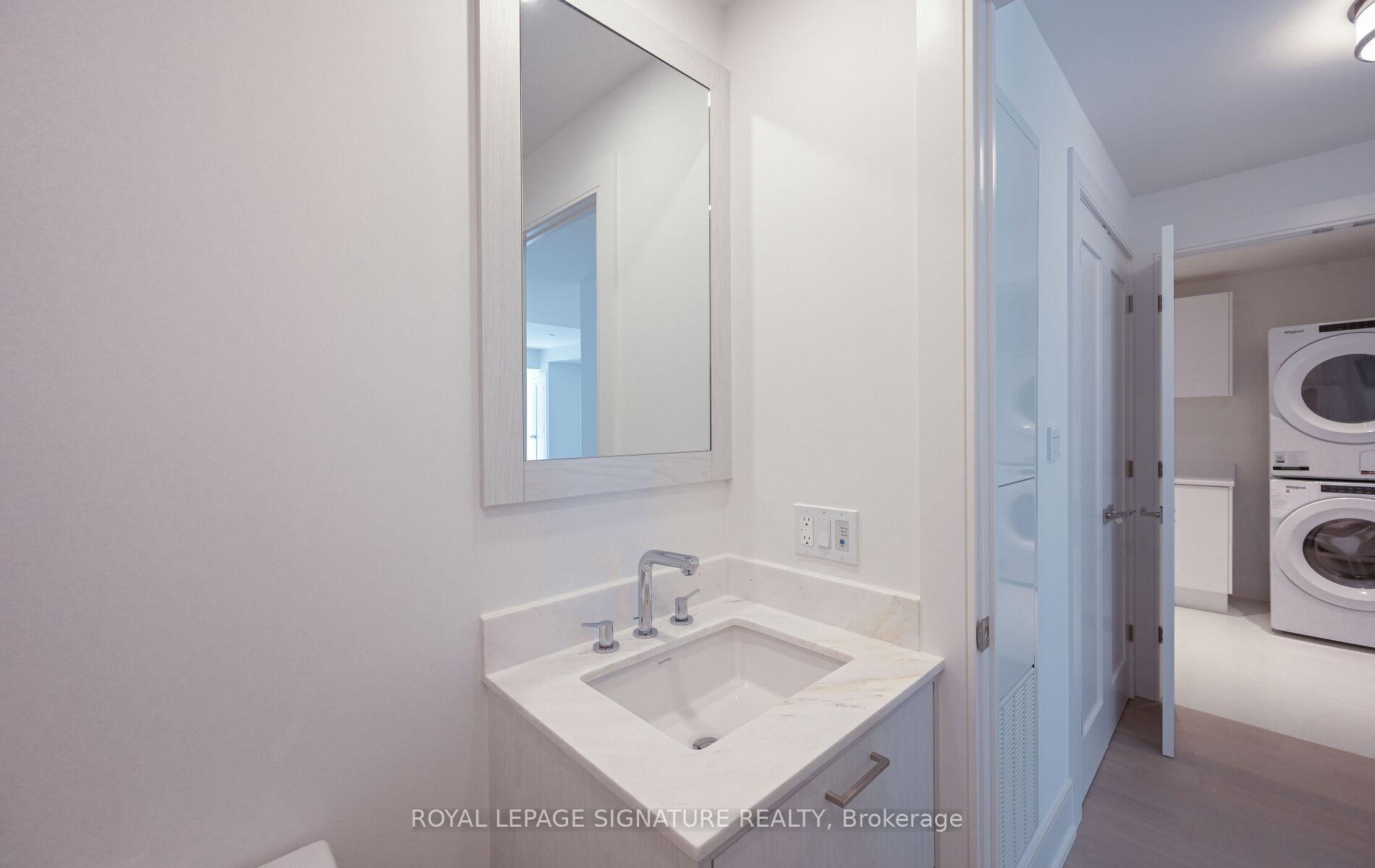 105-10 Inn On The Park Drive, Toronto, ON - Indoor Photo Showing Laundry Room