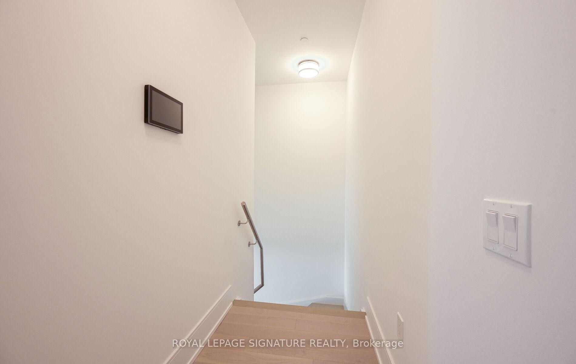 105-10 Inn On The Park Drive, Toronto, ON - Indoor Photo Showing Other Room